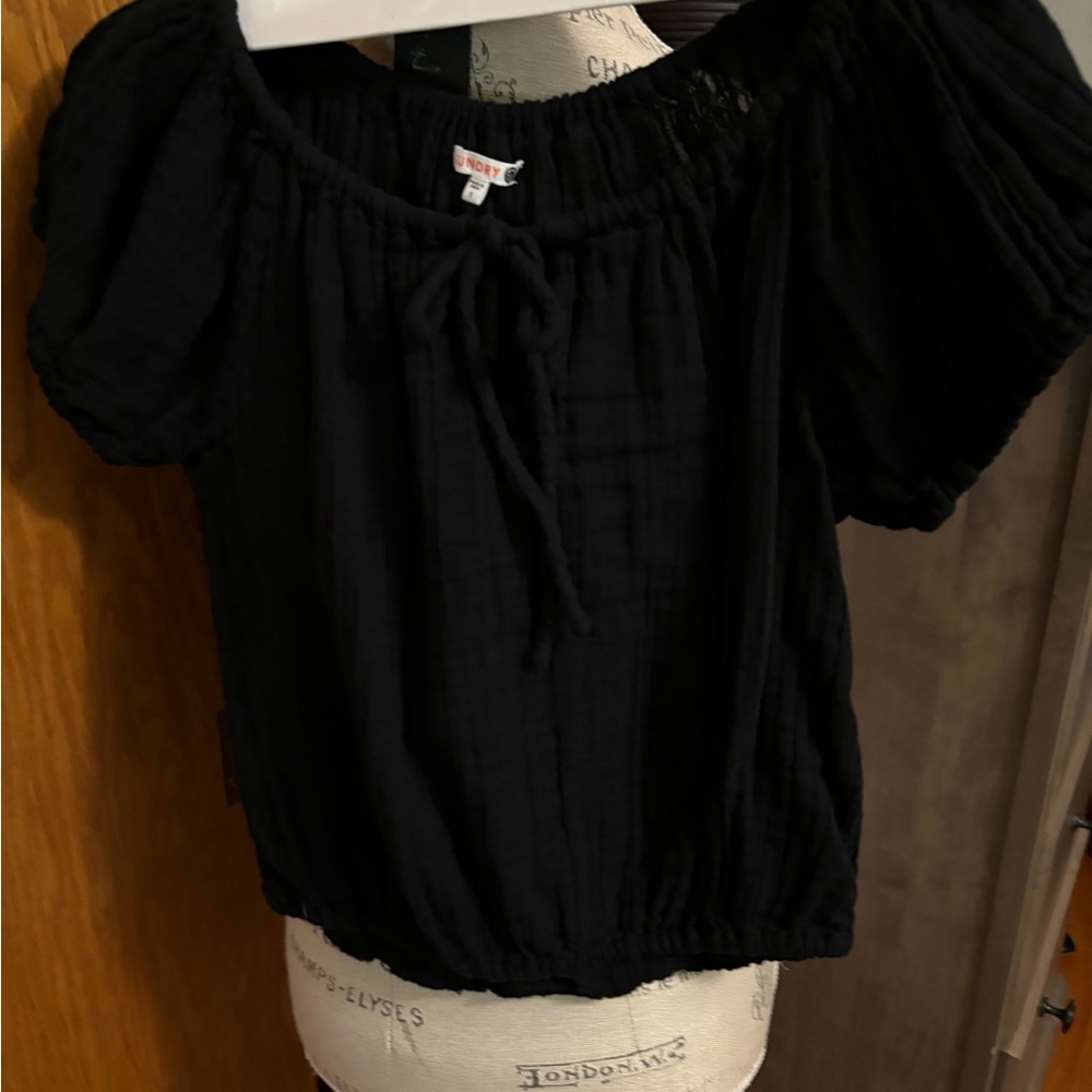 Sundry black short sleeve top.